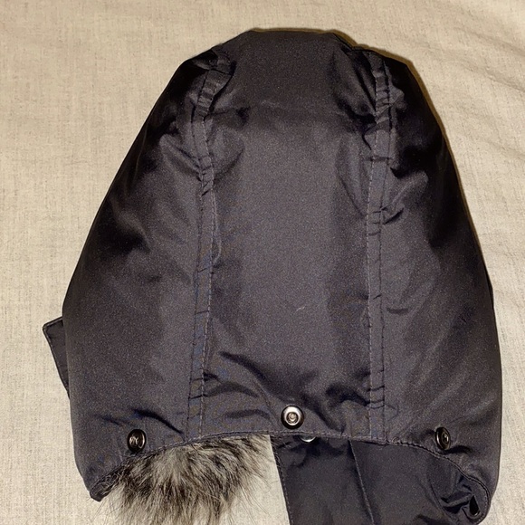 Esprit| Black Puffer Jacket With Removable Hood & Faux Fur. Small - Picture 7 of 8